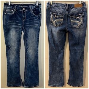 Ariya Jeans Exclusively Curvy Distressed Denim Jeans! Size 7/8 Short.👖
